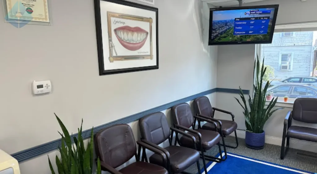 Elegante y moderna sala de espera de la clínica dental Diseño de Sonrisas en Westfield, NJ